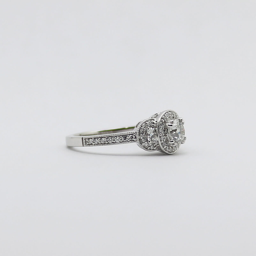 American Jewelry 14k White Gold .51ct-Ctr .89ctw Round Brilliant Diamond Halo Engagement Ring (Size 6)