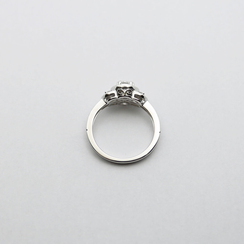 American Jewelry 14k White Gold .51ct-Ctr .89ctw Round Brilliant Diamond Halo Engagement Ring (Size 6)