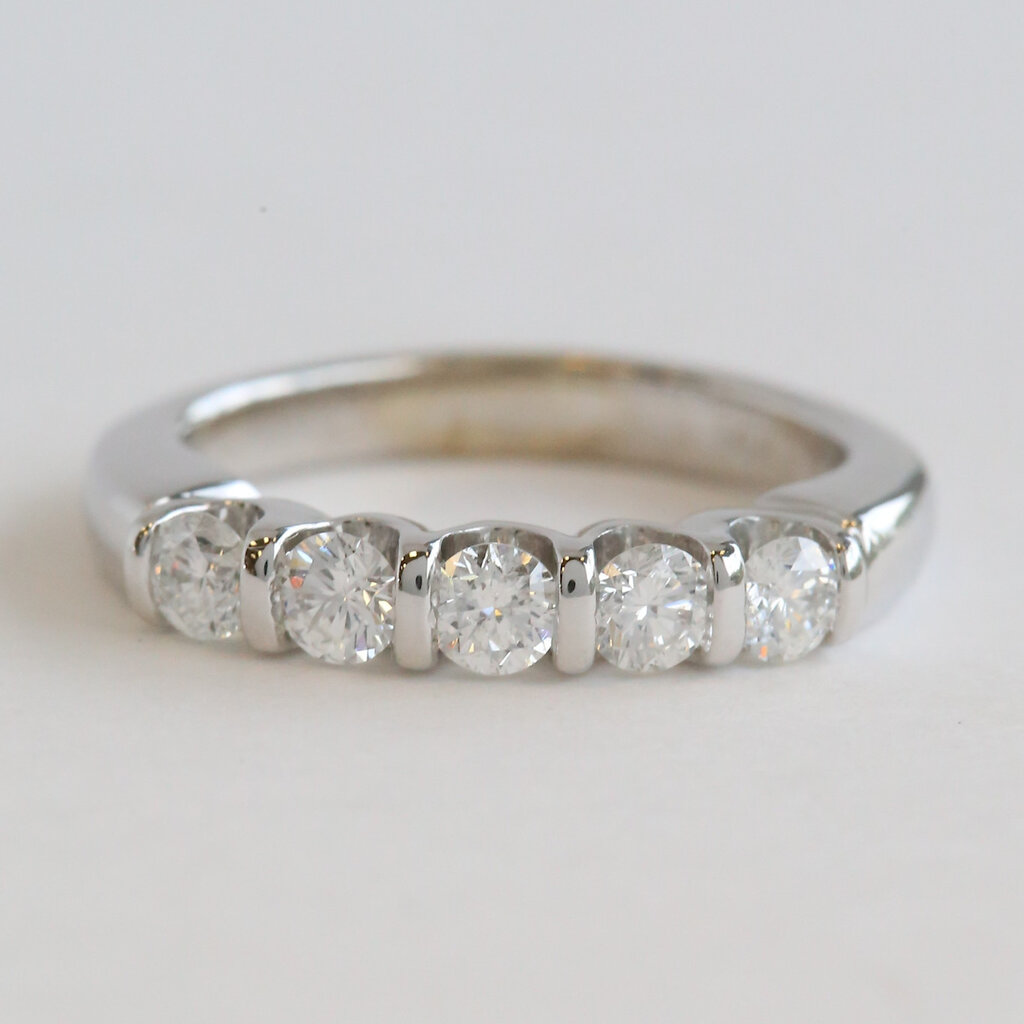 American Jewelry ESTATE 14k White Gold .50ctw Diamond 5 Stone Wedding Band