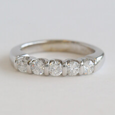 American Jewelry ESTATE 14k White Gold .50ctw Diamond 5 Stone Wedding Band