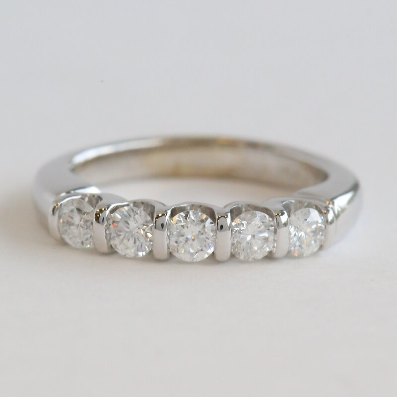 American Jewelry ESTATE 14k White Gold .50ctw Diamond 5 Stone Wedding Band