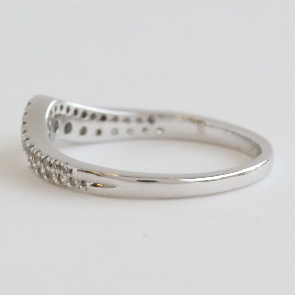 American Jewelry ESTATE 14k White Gold 1/3ctw Diamond Curved Contour Band