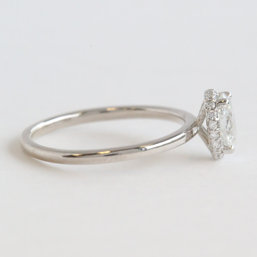 American Jewelry ESTATE 14k White Gold Approx .80ctw Oval Diamond Solitaire Hidden Halo Engagement Ring