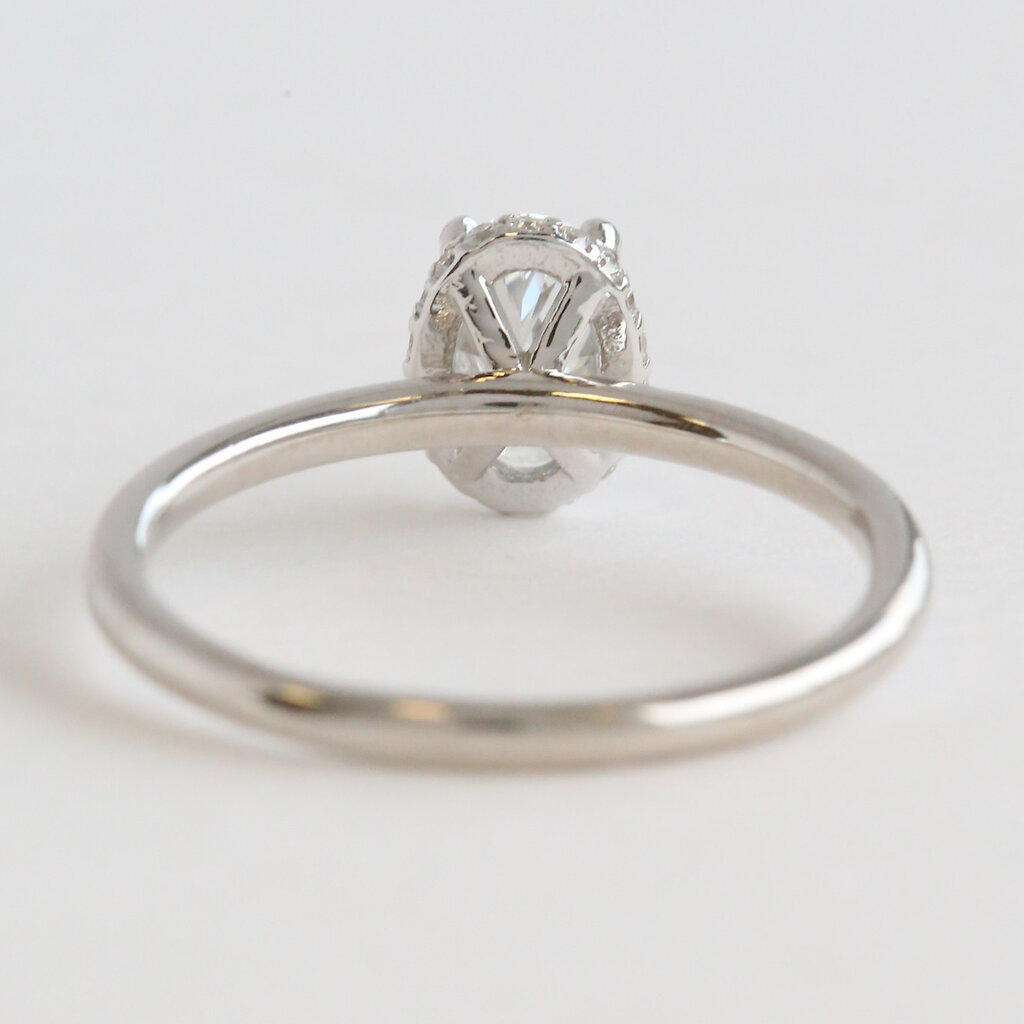 American Jewelry ESTATE 14k White Gold Approx .80ctw Oval Diamond Solitaire Hidden Halo Engagement Ring