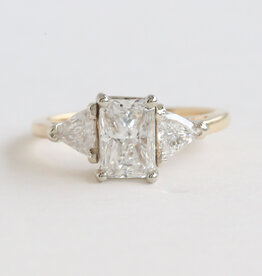 American Jewelry 14k Yellow Gold 1.75ctw (1.22 G/VS2 Ctr) GIA Radiant & Trillion Diamond 3 Stone Engagement Ring