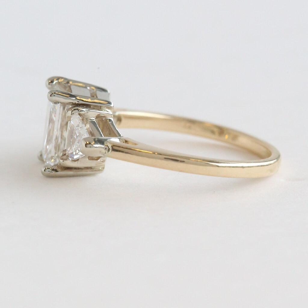American Jewelry 14k Yellow Gold 1.75ctw (1.22 G/VS2 Ctr) GIA Radiant & Trillion Diamond 3 Stone Engagement Ring