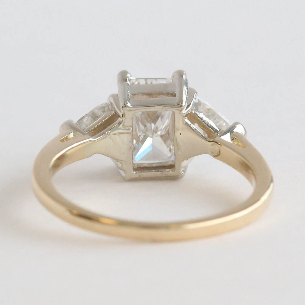 American Jewelry 14k Yellow Gold 1.75ctw (1.22 G/VS2 Ctr) GIA Radiant & Trillion Diamond 3 Stone Engagement Ring