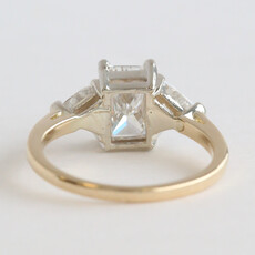 American Jewelry 14k Yellow Gold 1.75ctw (1.22 G/VS2 Ctr) GIA Radiant & Trillion Diamond 3 Stone Engagement Ring