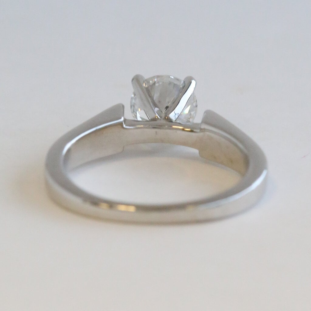 American Jewelry ESTATE 14k White Gold .85ct D/SI1 GIA Round Brilliant Diamond Solitaire Engagement Ring (Size 5.5)