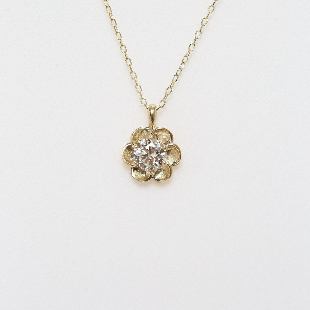 American Jewelry 14k Yellow Gold .71ct E/VS2 Round Brilliant Buttercup Flower Solitaire Pendant