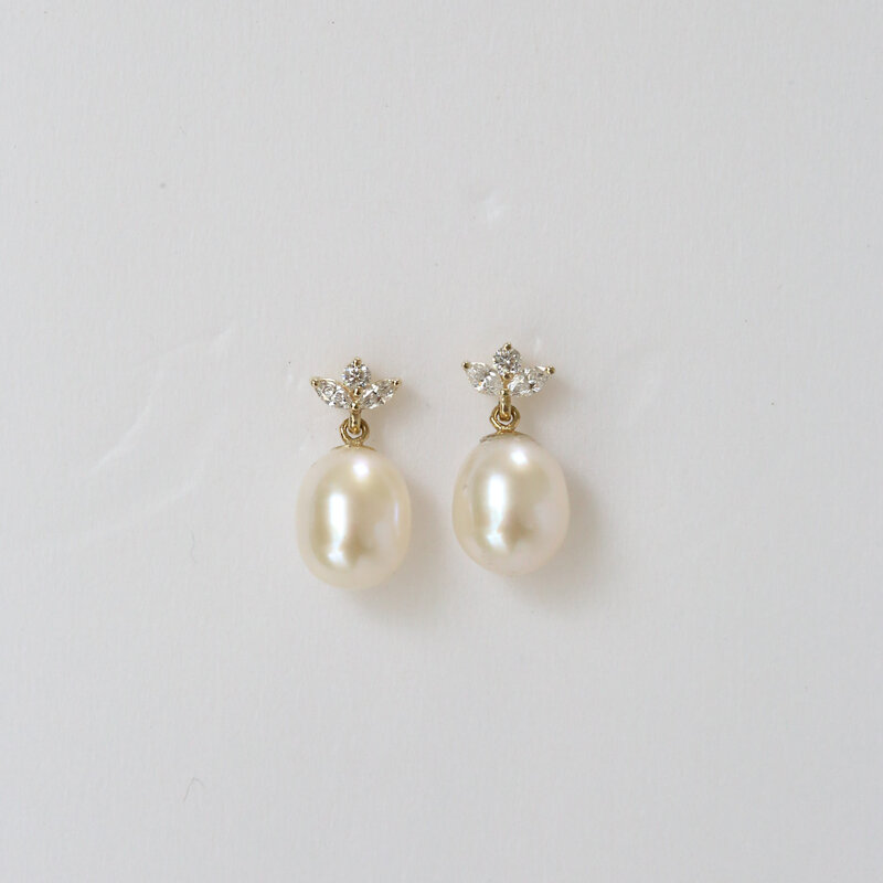 American Jewelry 14k Yellow Gold .14ctw Diamond Accented Oval Pearl Dangle Stud Earrings