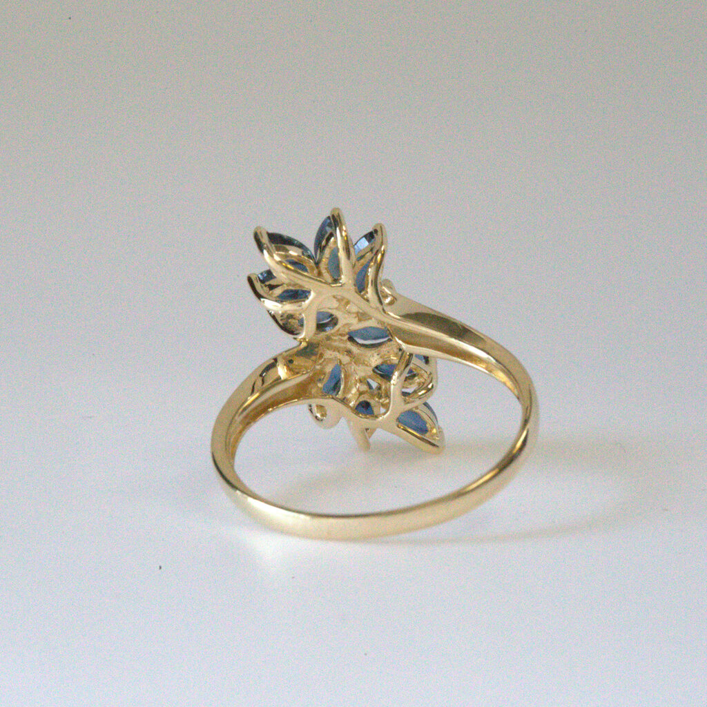 American Jewelry ESTATE 14k Yellow Gold 0.04ctw Diamond & 1.5ctw Sapphire Marquise Cluster Ring (Size 6.5)