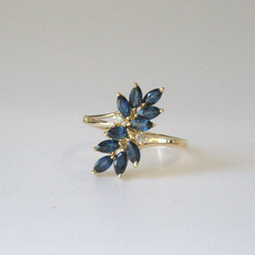 American Jewelry ESTATE 14k Yellow Gold 0.04ctw Diamond & 1.5ctw Sapphire Marquise Cluster Ring (Size 6.5)