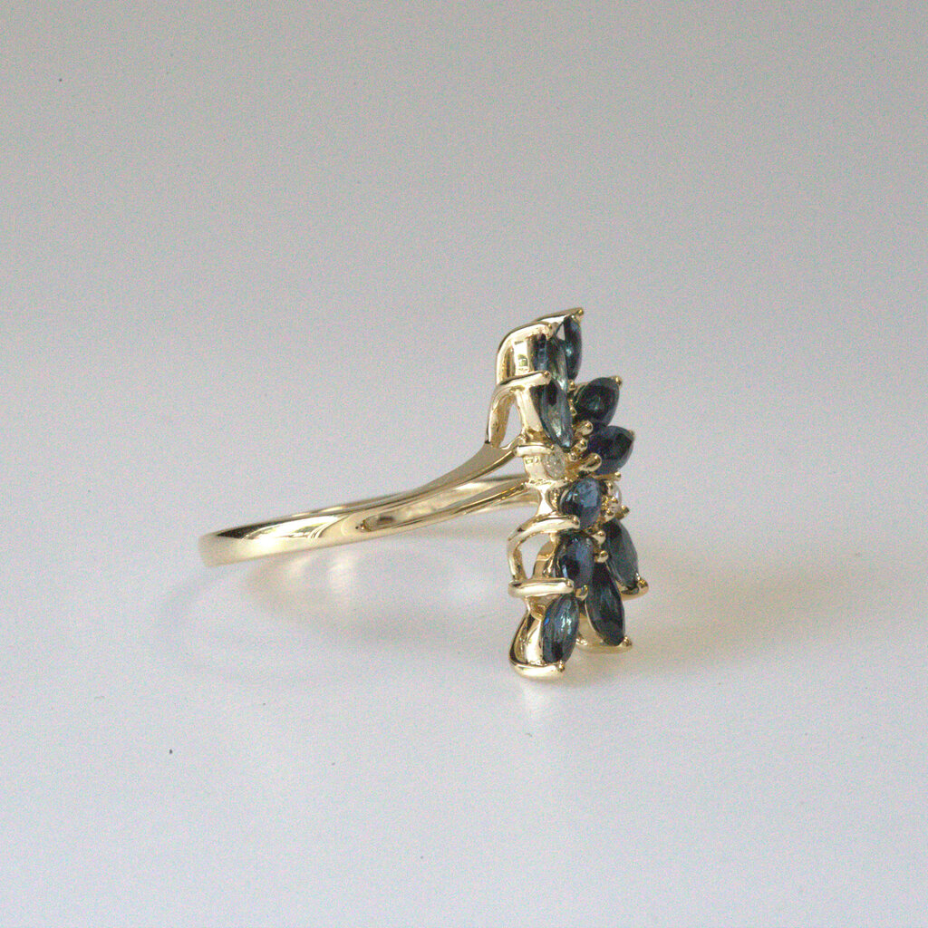 American Jewelry ESTATE 14k Yellow Gold 0.04ctw Diamond & 1.5ctw Sapphire Marquise Cluster Ring (Size 6.5)