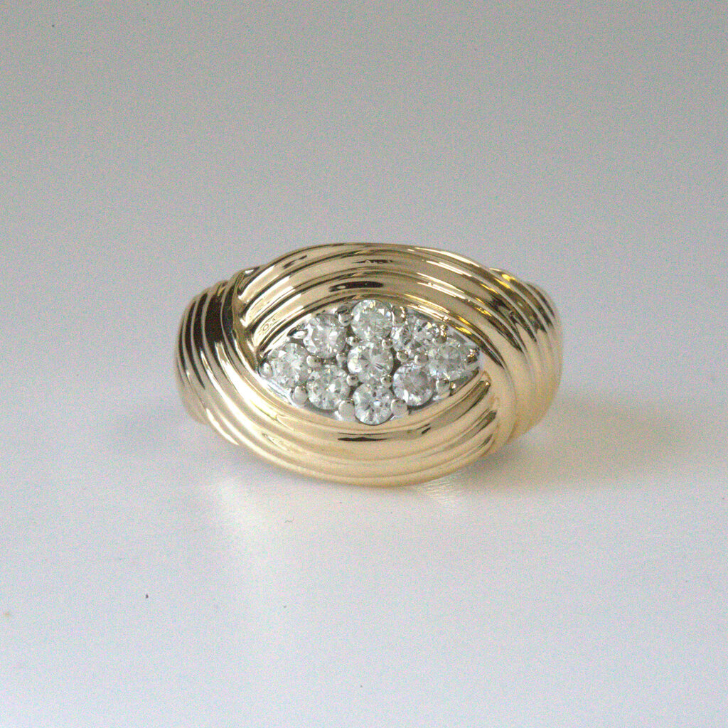 American Jewelry ESTATE 14k Yellow Gold Oval Top 1/3ctw Diamond Cluster Ring (7.5)
