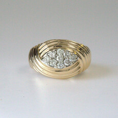 American Jewelry ESTATE 14k Yellow Gold Oval Top 1/3ctw Diamond Cluster Ring (7.5)