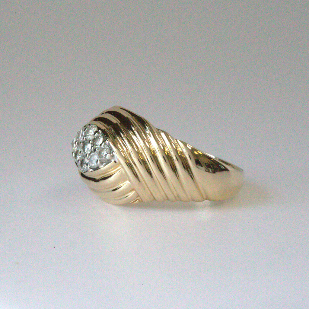 American Jewelry ESTATE 14k Yellow Gold Oval Top 1/3ctw Diamond Cluster Ring (7.5)