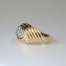 American Jewelry ESTATE 14k Yellow Gold Oval Top 1/3ctw Diamond Cluster Ring (7.5)