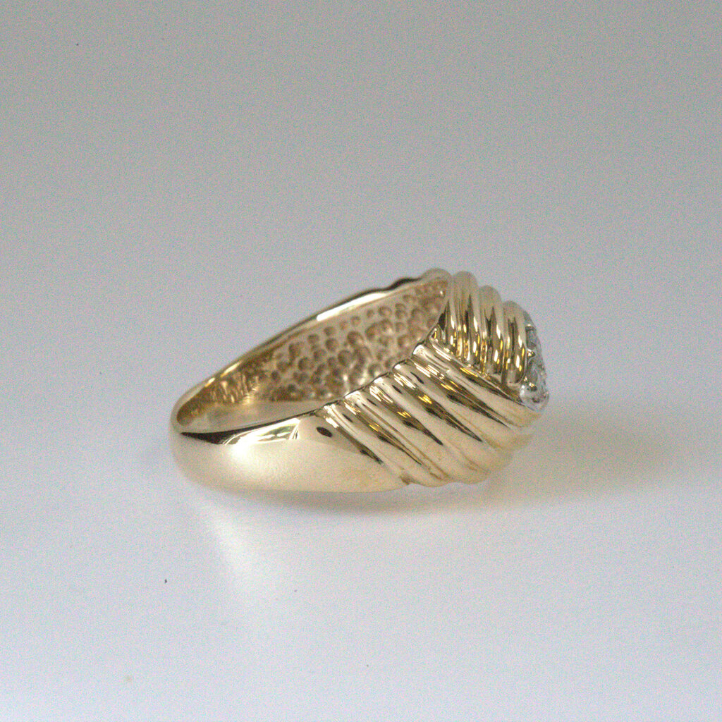 American Jewelry ESTATE 14k Yellow Gold Oval Top 1/3ctw Diamond Cluster Ring (7.5)