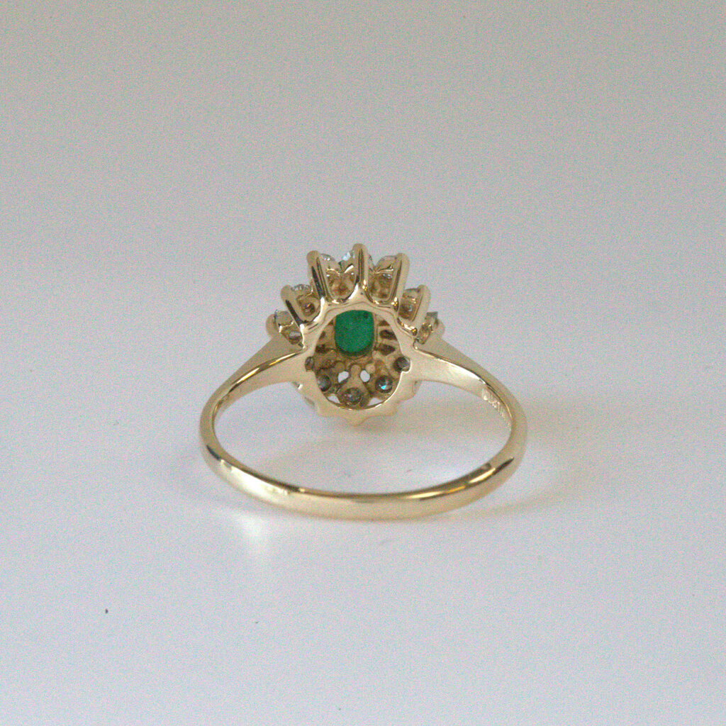 American Jewelry ESTATE 14k Yellow Gold 1/4ctw Diamond & 1/2ct Oval Emerald Diamond Halo Ring (Size 6.5)