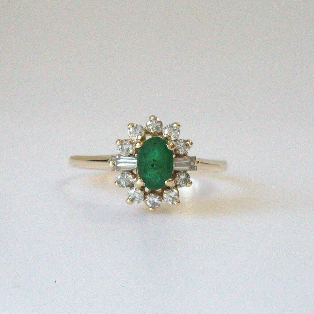 American Jewelry ESTATE 14k Yellow Gold 1/4ctw Diamond & 1/2ct Oval Emerald Diamond Halo Ring (Size 6.5)