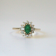 American Jewelry ESTATE 14k Yellow Gold 1/4ctw Diamond & 1/2ct Oval Emerald Diamond Halo Ring (Size 6.5)