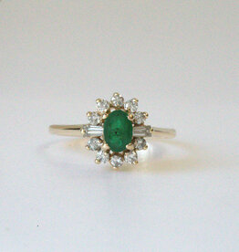 American Jewelry ESTATE 14k Yellow Gold 1/4ctw Diamond & 1/2ct Oval Emerald Diamond Halo Ring (Size 6.5)
