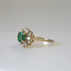 American Jewelry ESTATE 14k Yellow Gold 1/4ctw Diamond & 1/2ct Oval Emerald Diamond Halo Ring (Size 6.5)