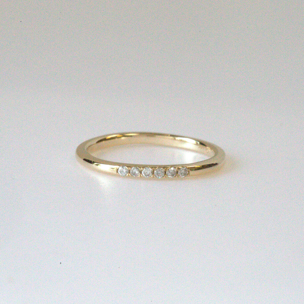 American Jewelry ESTATE 14k Yellow Gold 0.06ctw Diamond Ring (Size 4)