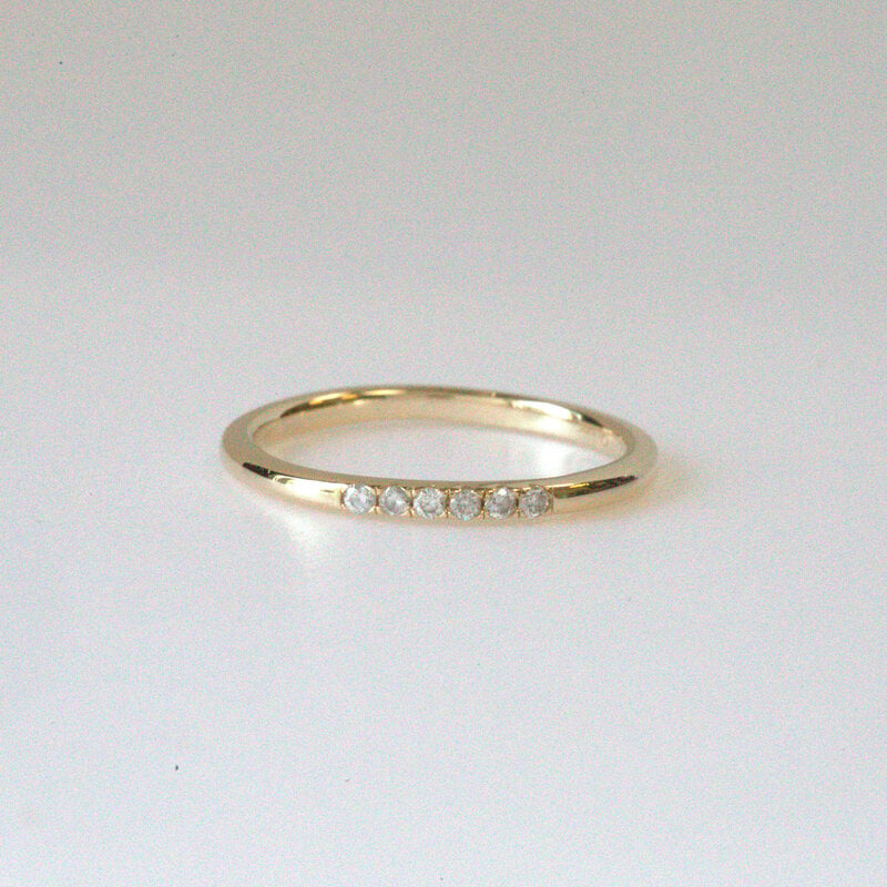 American Jewelry ESTATE 14k Yellow Gold 0.06ctw Diamond Ring (Size 4)