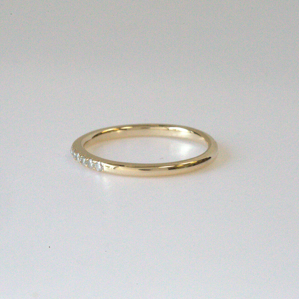 American Jewelry ESTATE 14k Yellow Gold 0.06ctw Diamond Ring (Size 4)