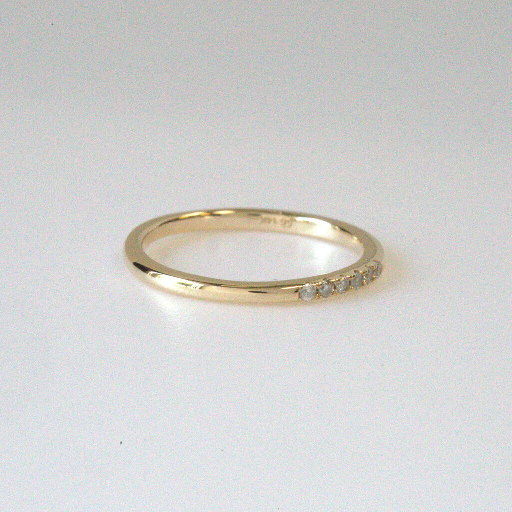 American Jewelry ESTATE 14k Yellow Gold 0.06ctw Diamond Ring (Size 4)