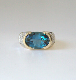 American Jewelry ESTATE 14k Yellow Gold 6.7ct Oval London Blue Topaz 1/5ctw Diamond Ring (Size 5)