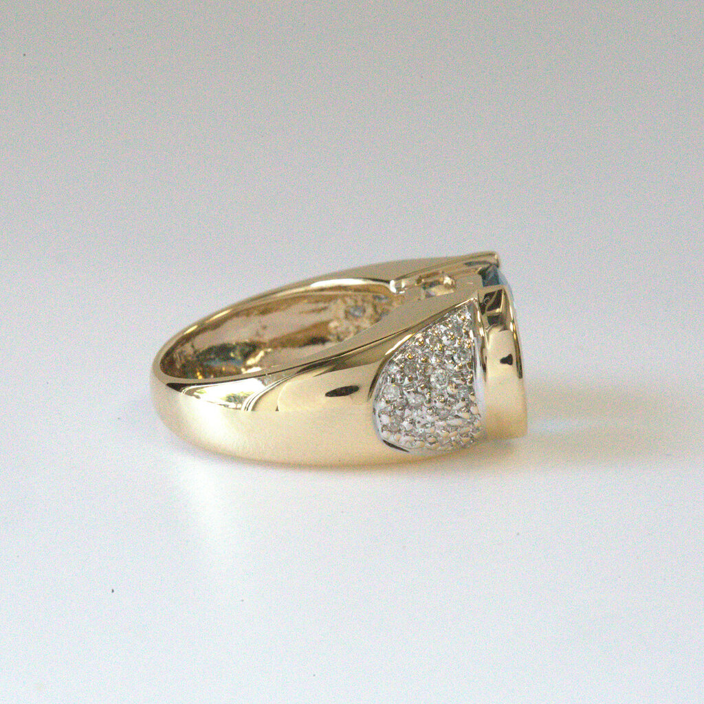 American Jewelry ESTATE 14k Yellow Gold 6.7ct Oval London Blue Topaz 1/5ctw Diamond Ring (Size 5)