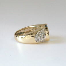 American Jewelry ESTATE 14k Yellow Gold 6.7ct Oval London Blue Topaz 1/5ctw Diamond Ring (Size 5)