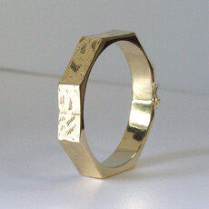 American Jewelry ESTATE 14k Yellow Gold 10mm Geometric Engraved Hinged Bangle Bracelet