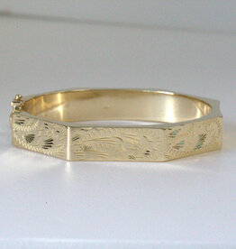 American Jewelry ESTATE 14k Yellow Gold 10mm Geometric Engraved Hinged Bangle Bracelet