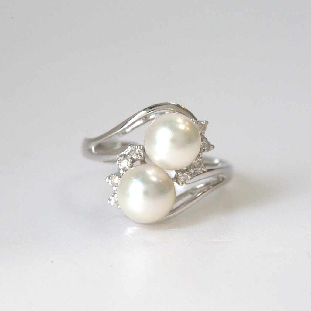 American Jewelry ESTATE 14k White Gold 0.12ctw Diamond Two Pearl Ring (Size 7.5)