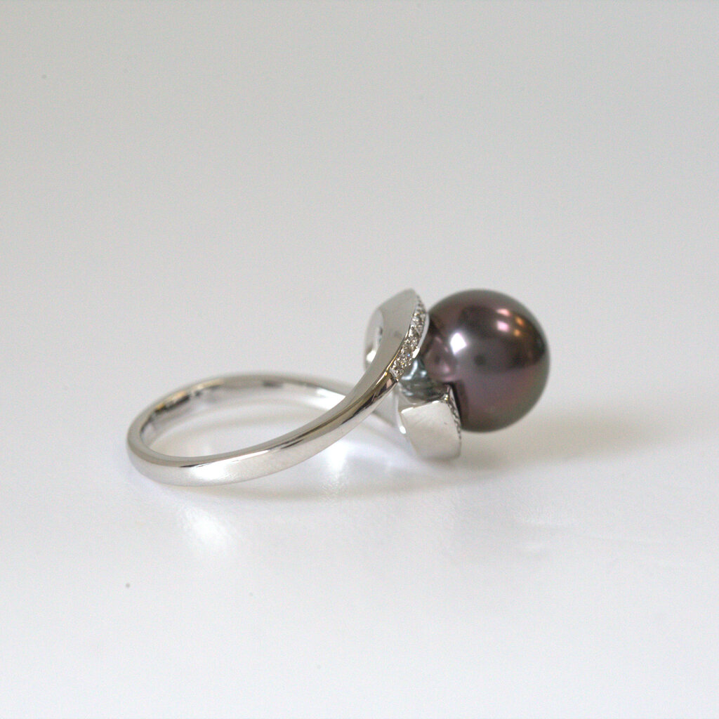 American Jewelry ESTATE 18k White Gold 1/10ctw Diamond & 9.5mm Tahitian Pearl Ring (Size 6.5)