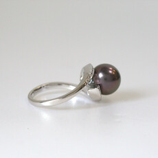 American Jewelry ESTATE 18k White Gold 1/10ctw Diamond & 9.5mm Tahitian Pearl Ring (Size 6.5)