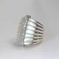 American Jewelry ESTATE 18k White Gold 1/3ctw Diamond & Mother of Pearl Wide Fashion Ring (Size 6)