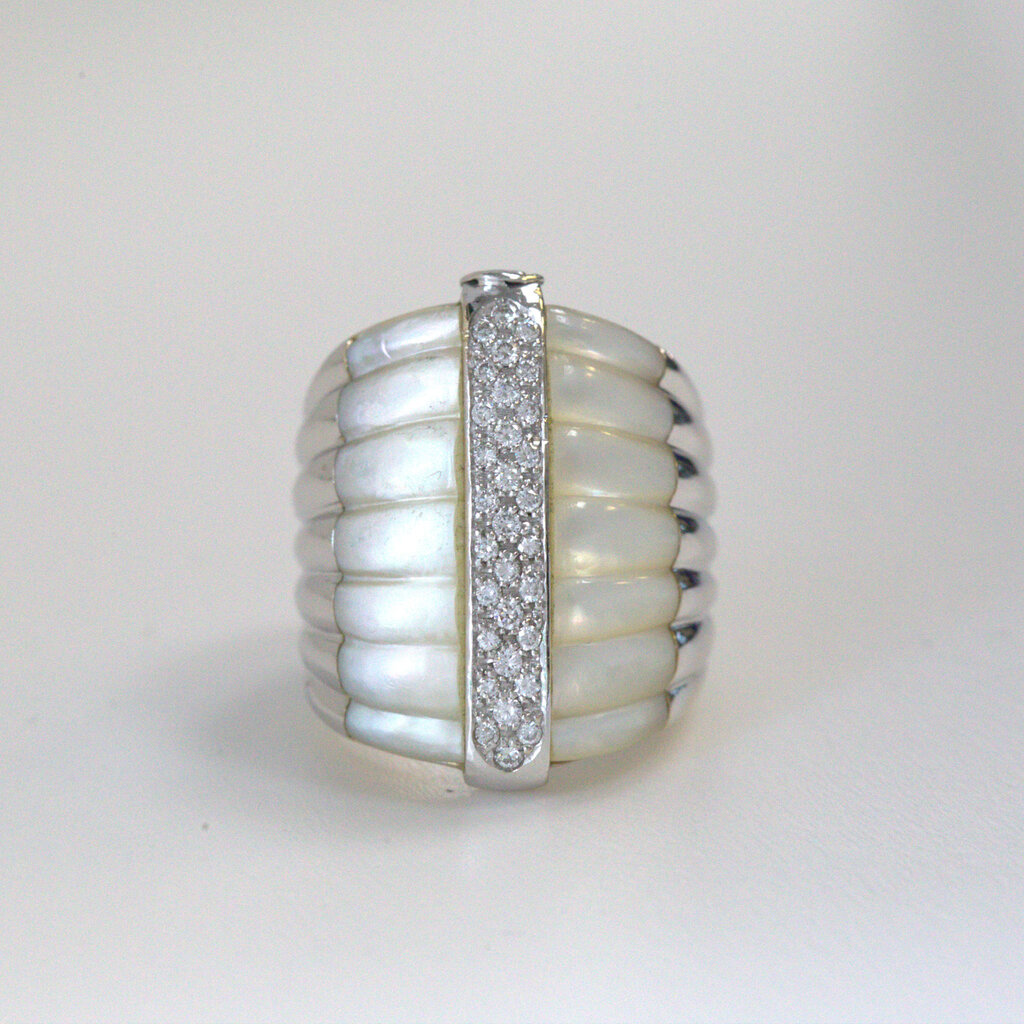 American Jewelry ESTATE 18k White Gold 1/3ctw Diamond & Mother of Pearl Wide Fashion Ring (Size 6)