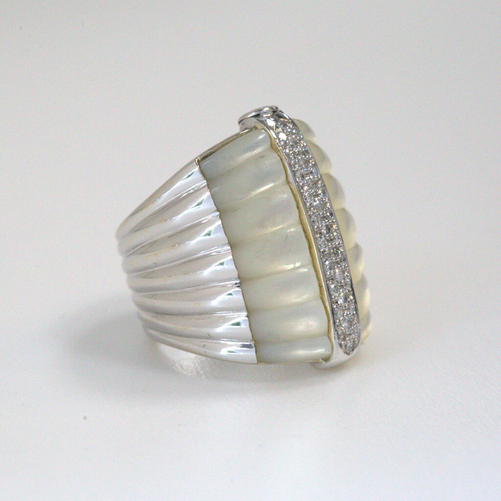 American Jewelry ESTATE 18k White Gold 1/3ctw Diamond & Mother of Pearl Wide Fashion Ring (Size 6)
