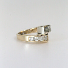 American Jewelry ESTATE 14k Two-Tone Yellow & White Gold 1ctw Round & Baguette Diamond Channel Set Wrap Ring (Size 7)