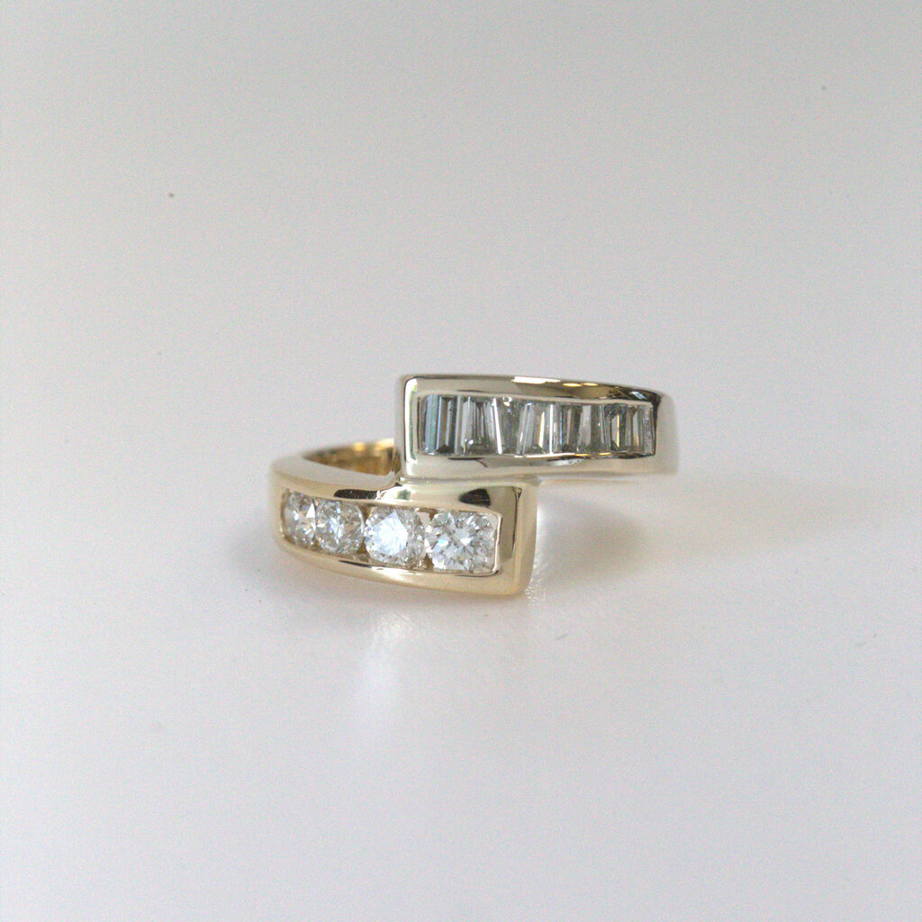 American Jewelry ESTATE 14k Two-Tone Yellow & White Gold 1ctw Round & Baguette Diamond Channel Set Wrap Ring (Size 7)
