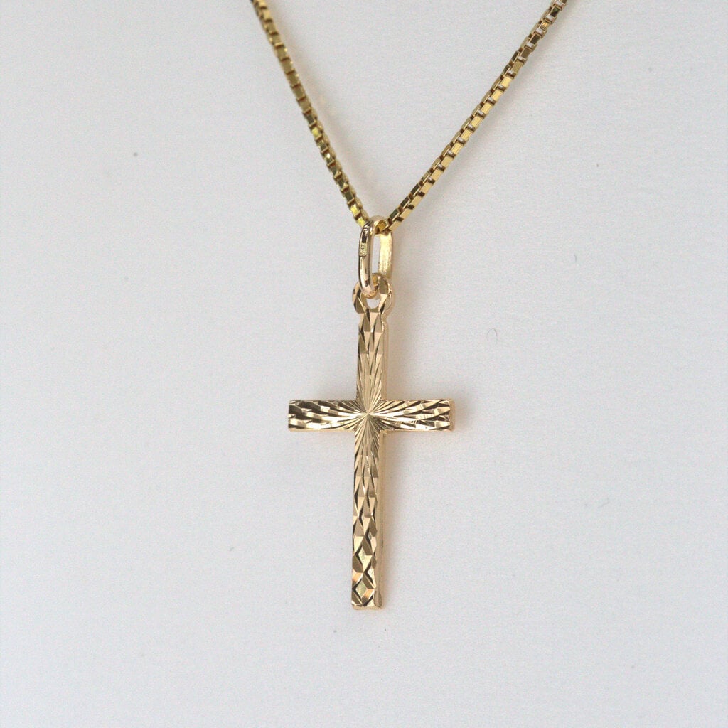 American Jewelry 14k Yellow Gold Cross Pendant Necklace (15.5"-17.5")