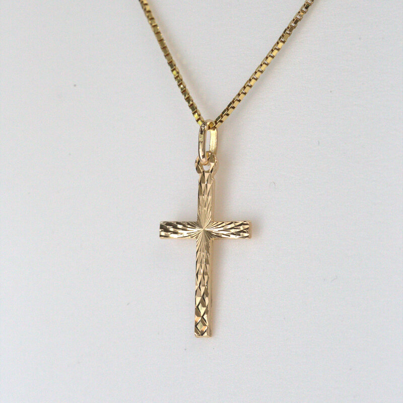 American Jewelry 14k Yellow Gold Cross Pendant Necklace (15.5"-17.5")