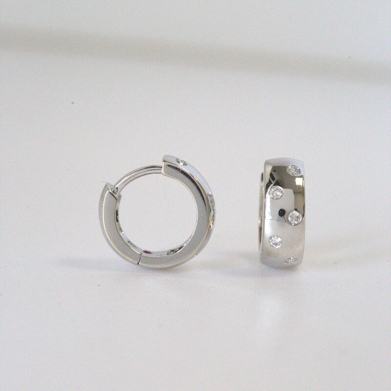 American Jewelry ESTATE 18k White Gold Roberto Coin 5mm Diamond Flush-set Huggie Hoop Earrings