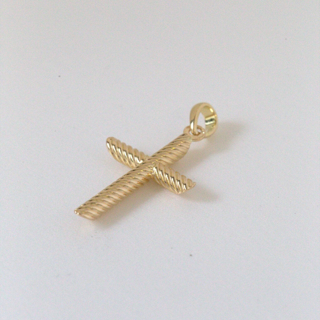 American Jewelry 18k Yellow Gold Twisted Cross Necklace Pendant