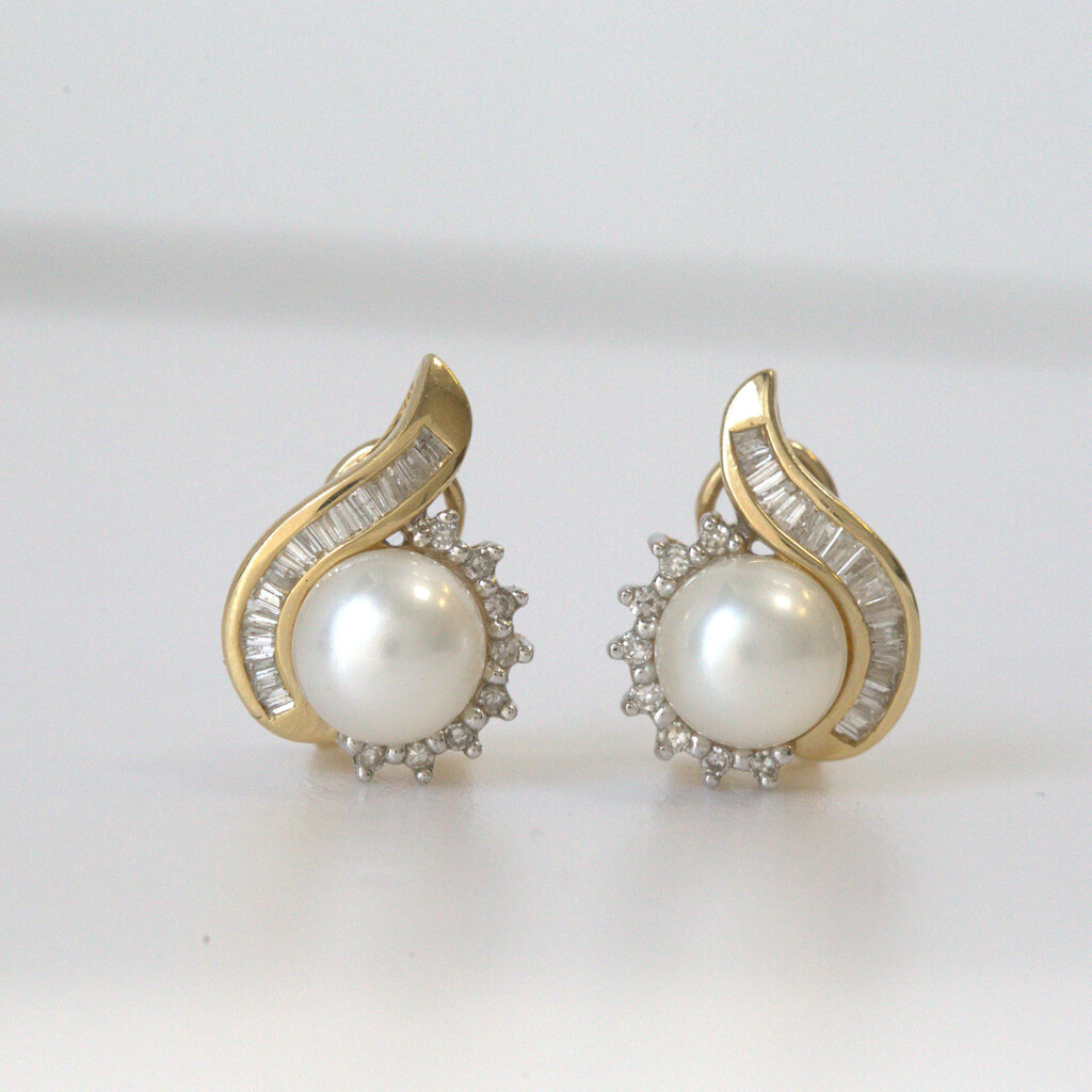 American Jewelry ESTATE 14k Yellow Gold 1/2ctw Round & Baguette Diamond 7.75mm Freshwater Pearl Stud Earrings